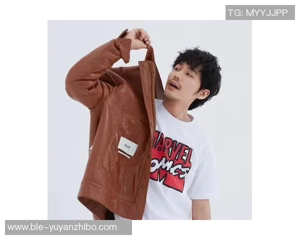 皇马推出漫威联名服饰，弗兰和卡雷拉斯进行了上身体验